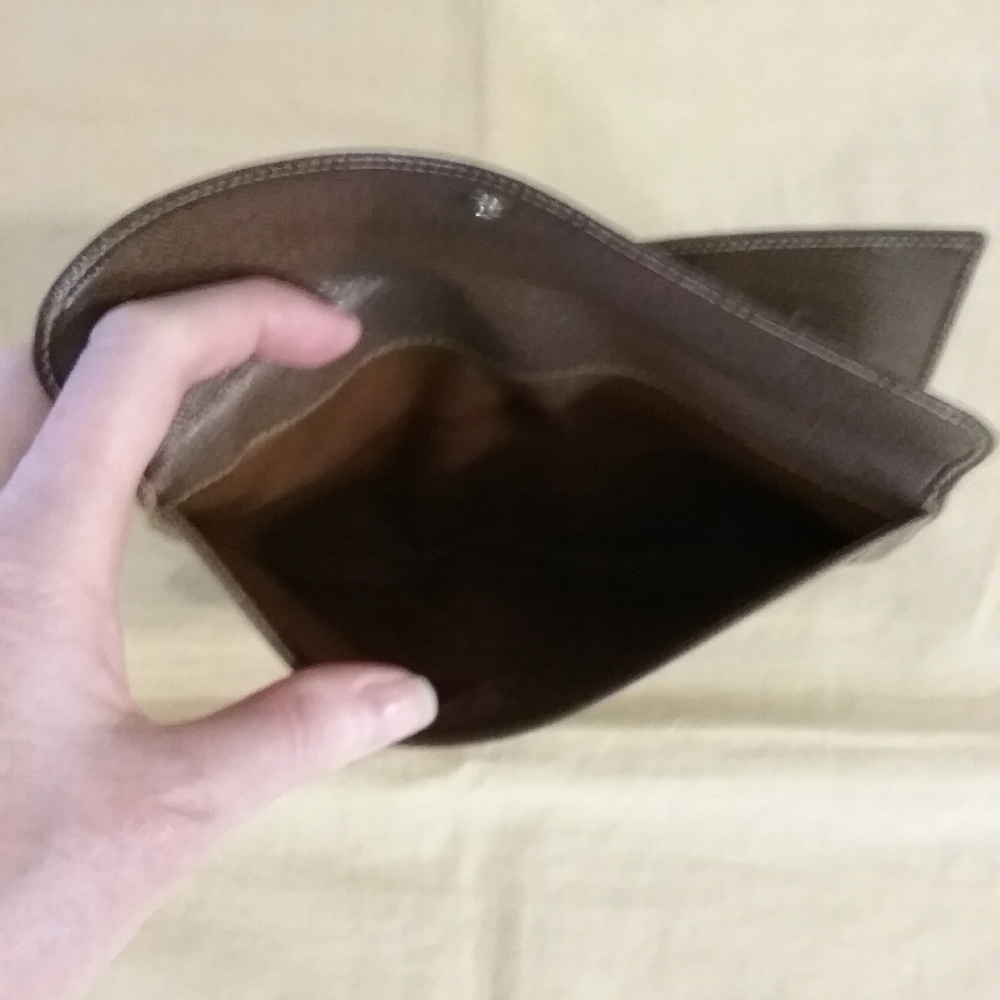 Authentic Gucci Wallet - Picture 4 of 7